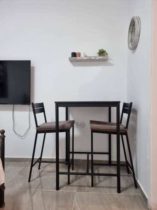 דירת זוּגַג מפנקת עם מרפסת משגעת ונוף למפרץ. Apartment Ейлат Екстериор снимка