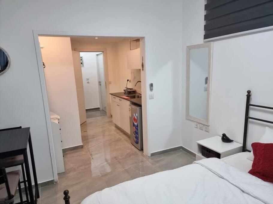 דירת זוּגַג מפנקת עם מרפסת משגעת ונוף למפרץ. Apartment Ейлат Екстериор снимка