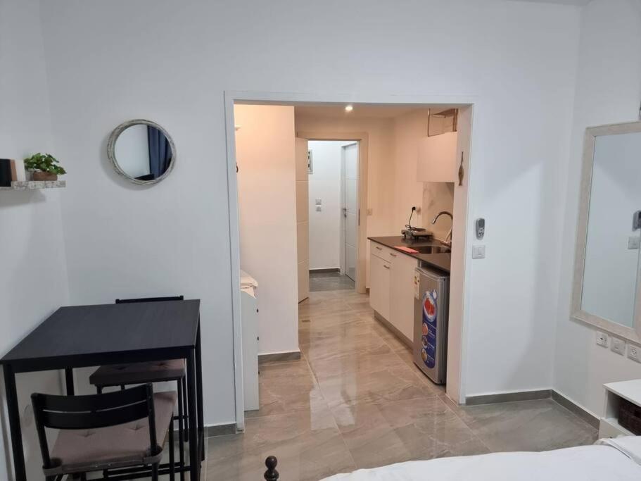 דירת זוּגַג מפנקת עם מרפסת משגעת ונוף למפרץ. Apartment Ейлат Екстериор снимка